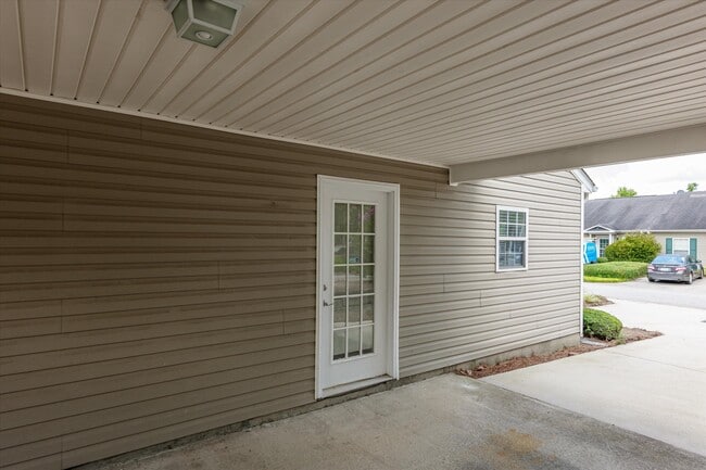Building Photo - 2016 Caton Dr