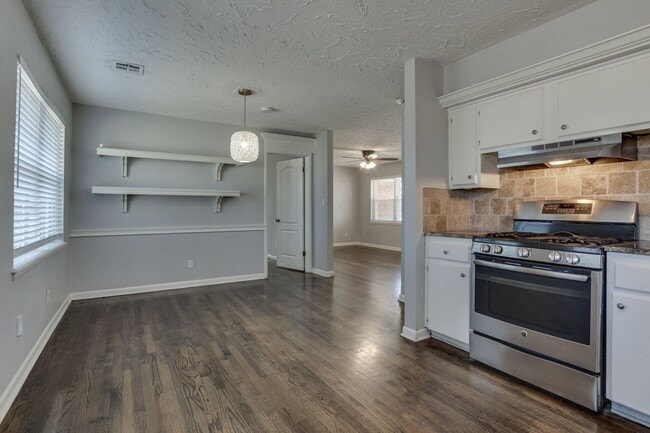 Building Photo - Three bed home in the heart of The Village