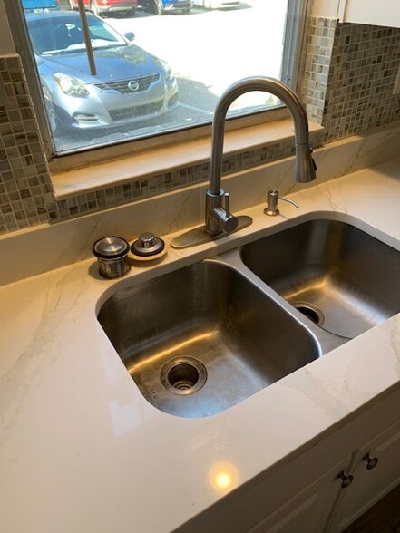 Building Photo - 1950 Paine Ave