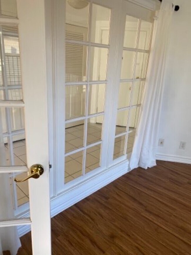 Building Photo - 454 S Oakhurst Dr