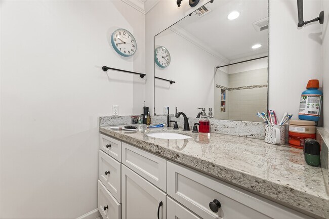 Building Photo - 12705 Huntingwick Dr