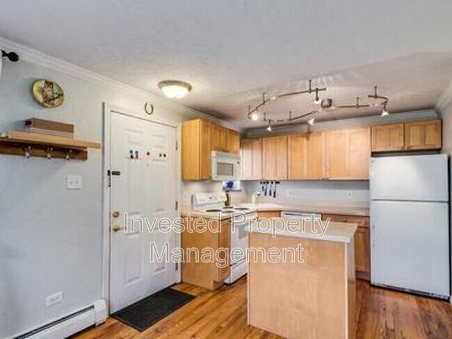 Building Photo - 1243 Vine St