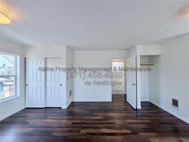 Building Photo - 5238 NE 14th Pl