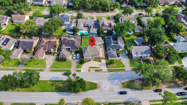 Building Photo - 11411 Briar Forest Dr