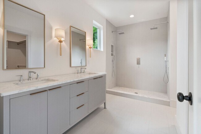 Building Photo - 129 French St