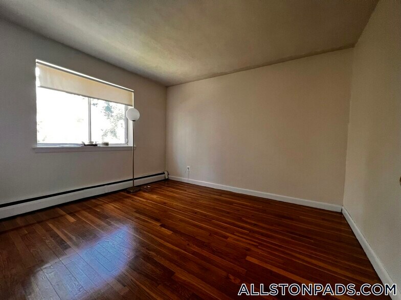 Building Photo - 75 Gardner St