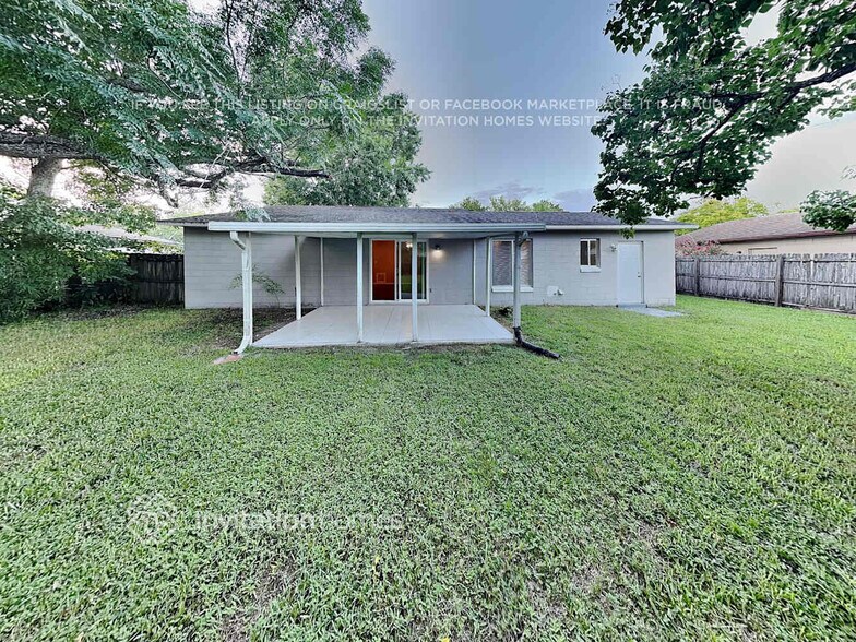 Building Photo - 105 Lake Ada Cir