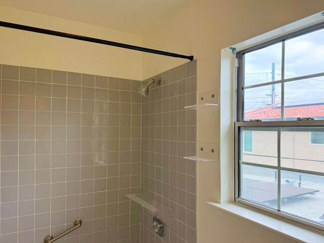 Building Photo - Welcome to This Charming 3BR/2BA Ocean Beach Coastal Home