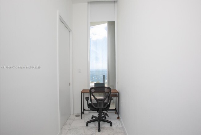 Building Photo - 2821 S Bayshore Dr