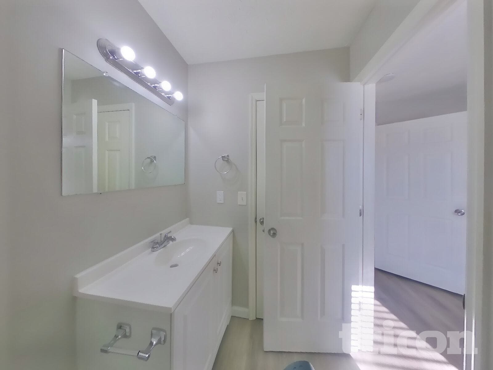 Building Photo - 362 Park Ct N