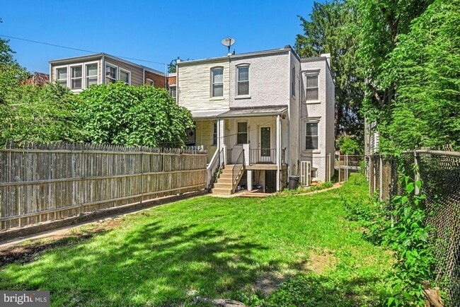 Building Photo - 747 Kentucky Ave SE