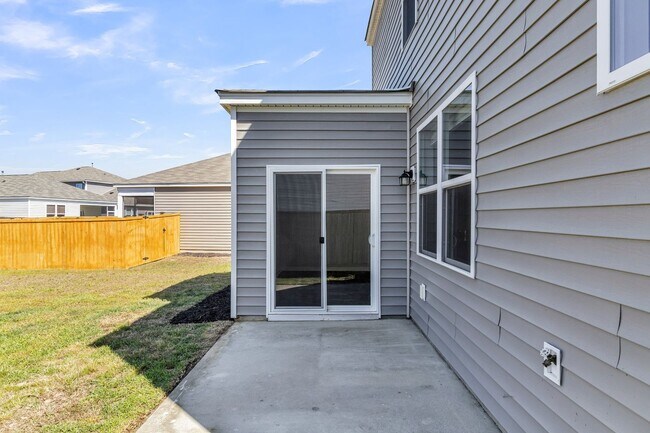 Building Photo - Beautiful 3 bedroom/3 bathroom two story home available in Cane Bay!