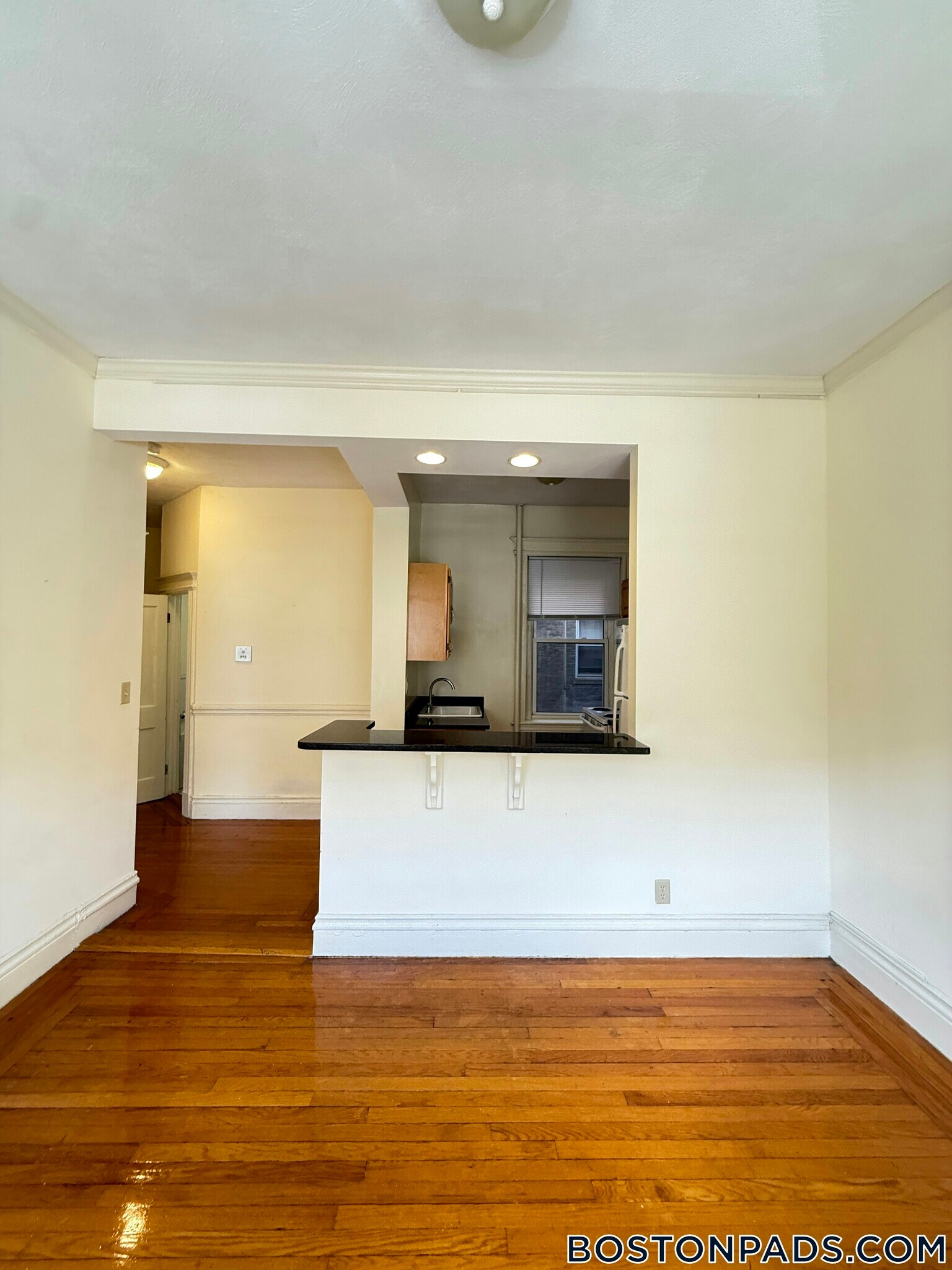Building Photo - 32 Queensberry St