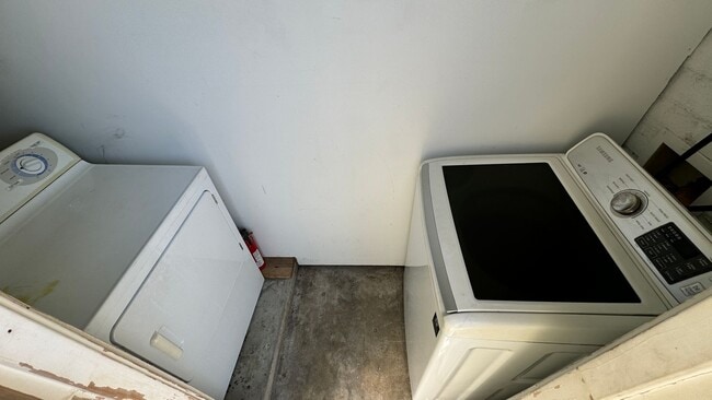 Building Photo - Treat3144-3146