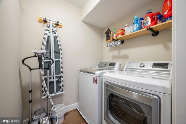 Building Photo - 1126 N Stuart St