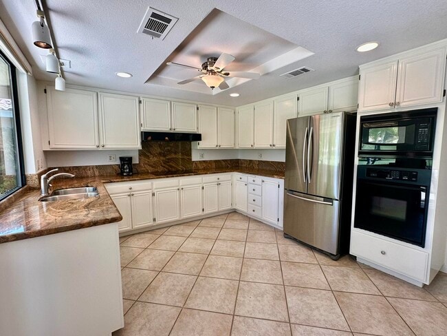 Building Photo - 239 Santa Barbara Cir