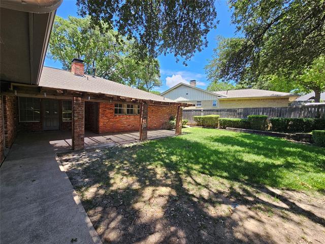 Building Photo - 2220 Eastwood Dr