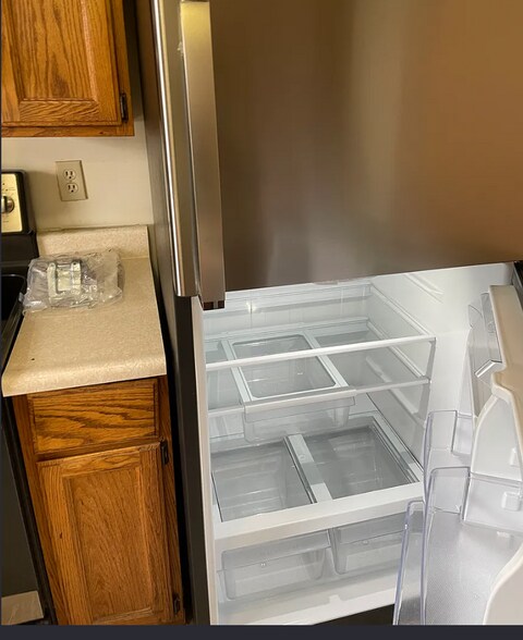 Building Photo - 826 State St