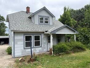 Building Photo - 9615 Cardwell Ave