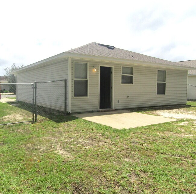 Building Photo - Updated 3-Bedroom Home in Bay Pine Villas ...