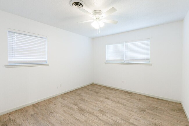 Building Photo - Pre-Lease Summer 2025!!