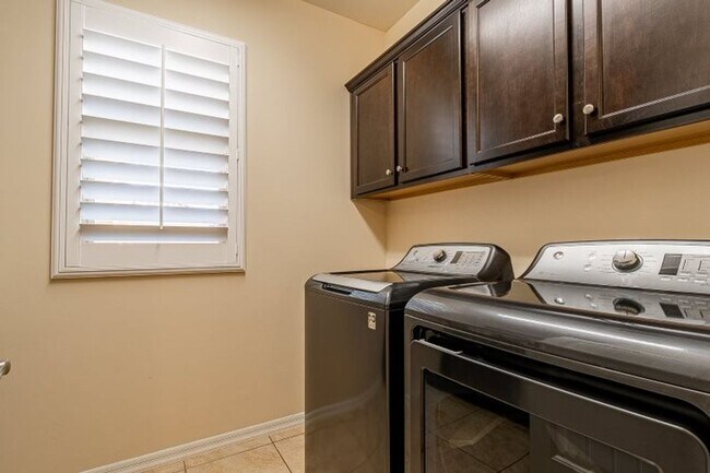 Building Photo - LAS BARRANCAS POOL HOME WITH SOLAR