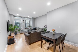 Building Photo - 10 Regent St