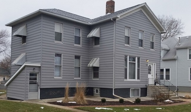 Building Photo - 614 E Walnut