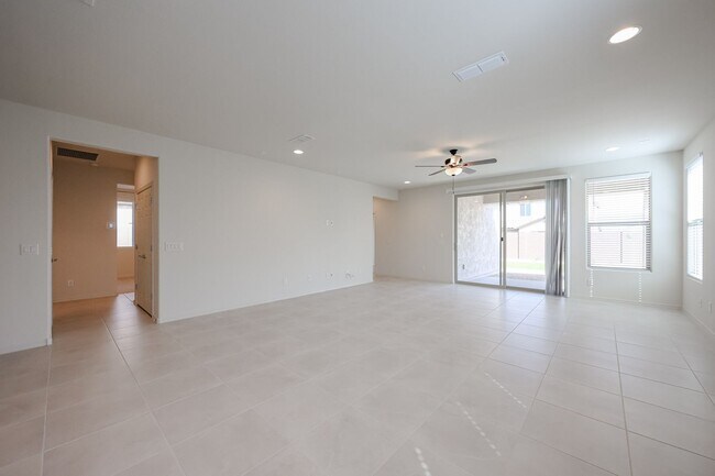 Building Photo - 3 bedroom + Den in Asante community