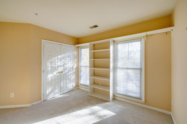 Building Photo - Luxury Townhome in the Heart of the Kentlands