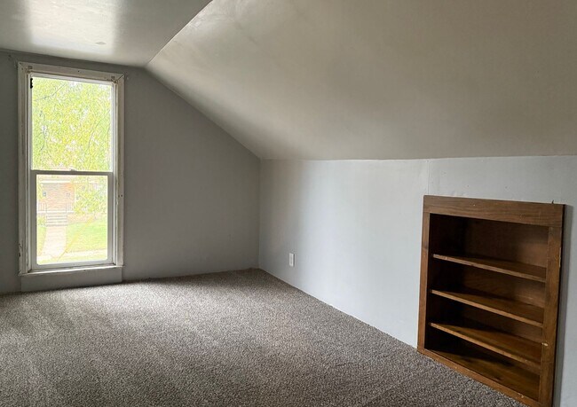 Building Photo - 133 Benton St