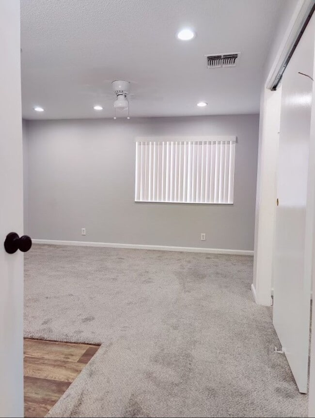 Building Photo - Beautiful 3 bed 2 bath for rent near Atwat...