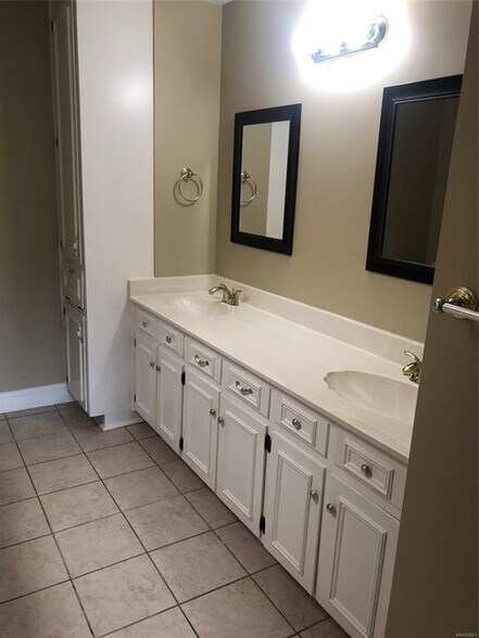 Building Photo - 4145 Johnstown Dr