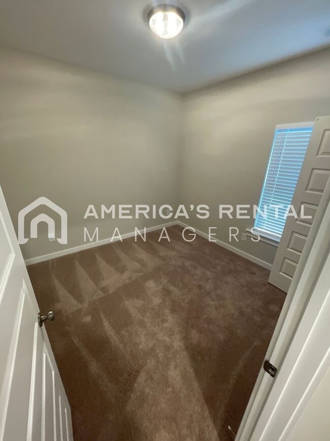 Building Photo - Home for Rent in Oak Grove, AL!!! Available to View Now!