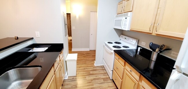 Building Photo - CH-Midland Lofts