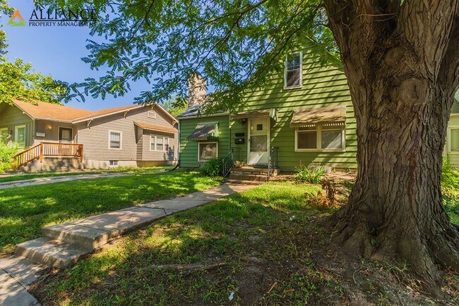 Building Photo - 1016 Bertrand St