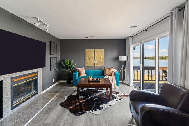 Building Photo - 301 S Front St