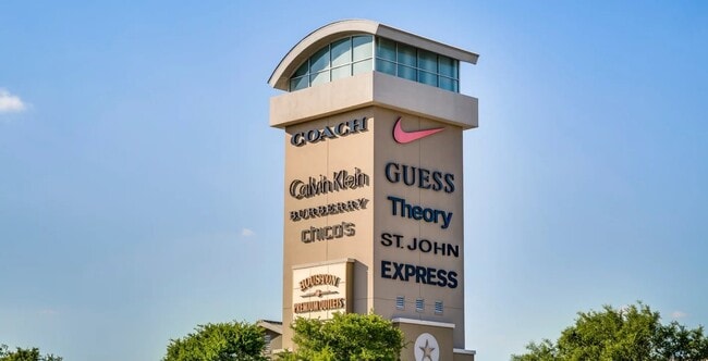 Building Photo - 28723 Bottom Grass Trl