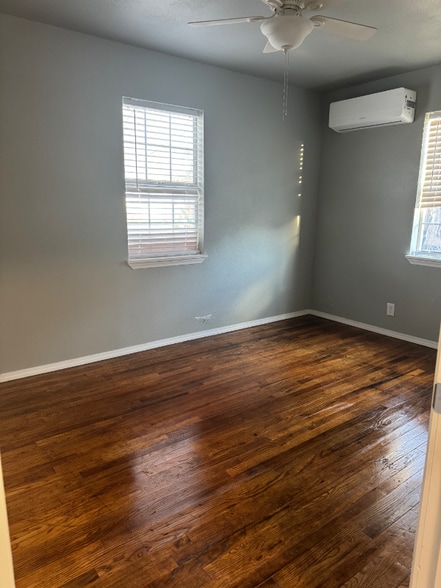 Building Photo - 1907 Nix St