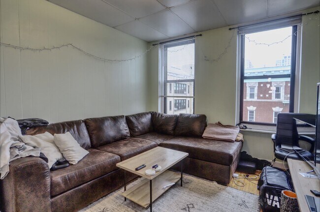 Building Photo - 205 3rd St