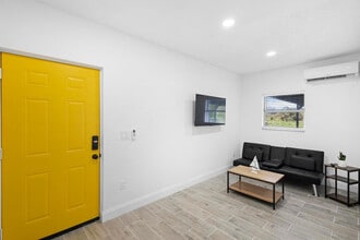 Building Photo - 1882 Lake St