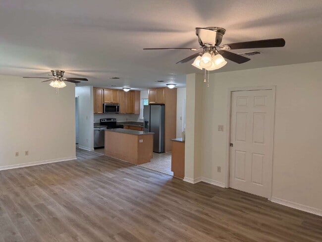 Building Photo - "Charming 3-Bedroom Gem with Granite Touches in Fort Walton Beach"