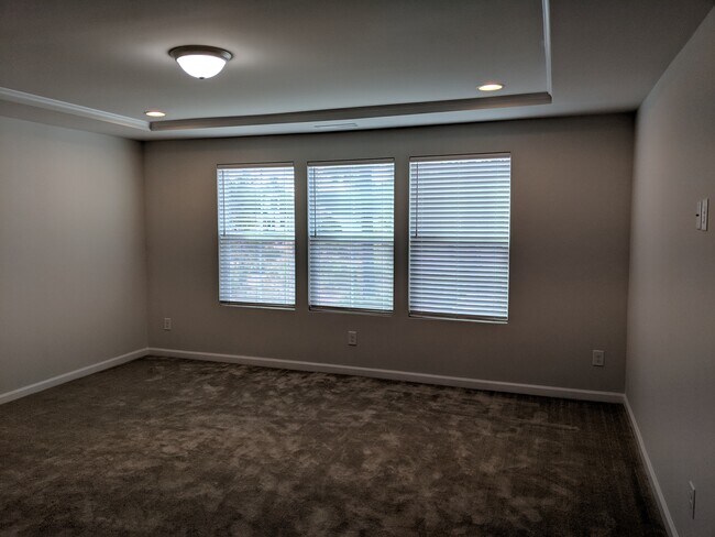 master bedroom - 1385 Southpoint Trail