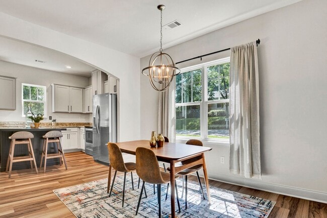 Building Photo - Walking distance to downtown Easley!