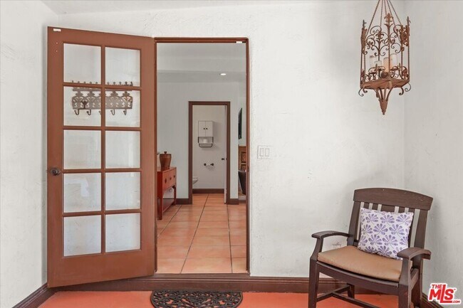 Building Photo - 6119 Del Valle Dr