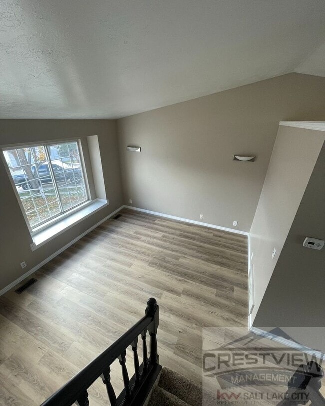 Building Photo - Must See!! 4 bedrooms 2 baths house in Layton!