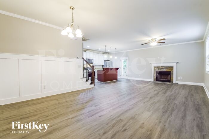 Building Photo - 18 E Newnan Rd