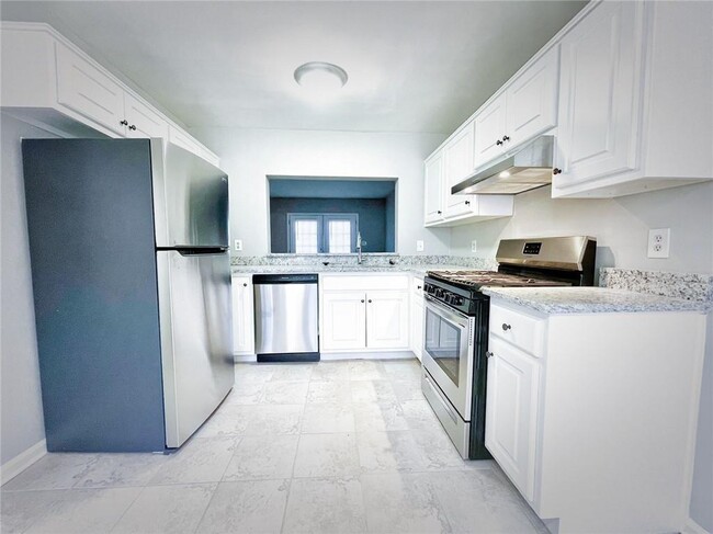 Building Photo - 1550 Oakpoint Dr SW
