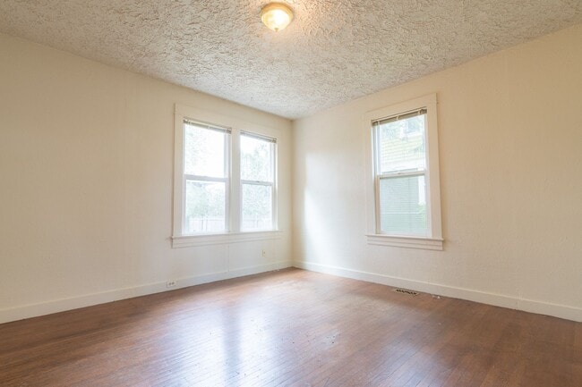 Building Photo - 4715 NE 17th Ave