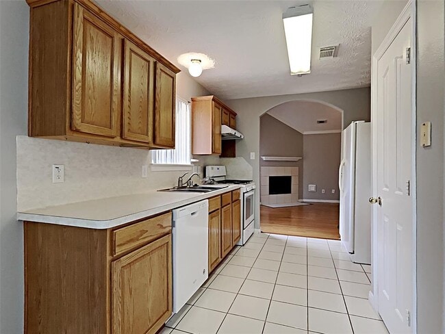 Building Photo - 4830 Edgegate Dr